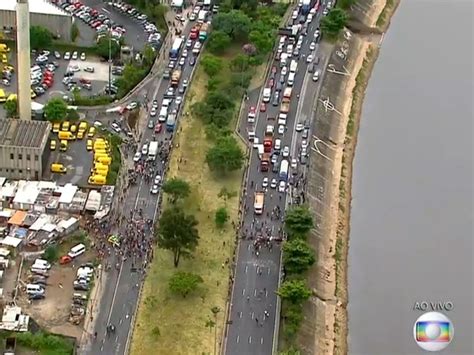 G1 Protesto bloqueia a Marginal Tietê no sentido Castelo Branco