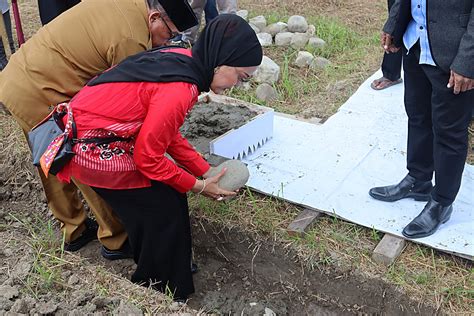 Gubernur Murad Dan Ina Latu Maluku Letakkan Batu Pertama Pembangunan Stkip