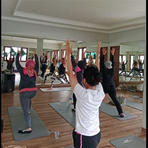 join aktivitas olahraga vinyasa flow yoga gelora