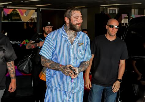 Rock In Rio Post Malone Desembarca De Pijama No Brasil E Atende F S