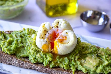 Tostadas Con Aguacate Y Huevo Muy Ricas Y Saludables