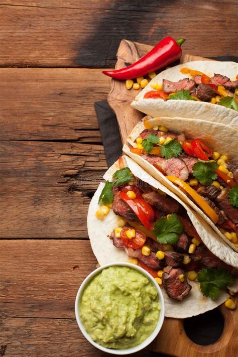 Tres Tacos Mexicanos Con Carne De Vaca Veteada Angus Negro Y Las