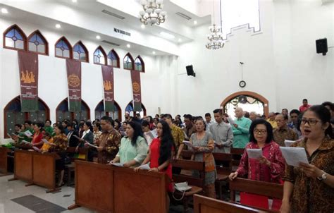 Detail Gambar Ibadah Di Gereja Koleksi Nomer 32