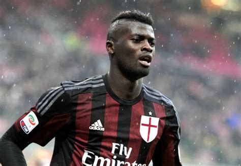 Nouvel Accident De Voiture Pour Mbaye Niang Italie Milan Ac