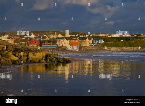 Lahinch Ireland Surf Hi Res Stock Photography And Images Alamy