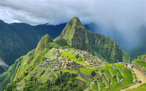 Sacred Valley Machu Picchu Rainbow Mt Tour Days