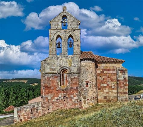 Espadañas románicas España turismo Arquitectura antigua Pueblos de