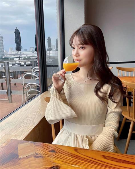 麻亜里さんのインスタグラム写真 麻亜里instagram 「みかんジュースでご飯を待つ私🍊」3月3日 17時09分 Maari 0108