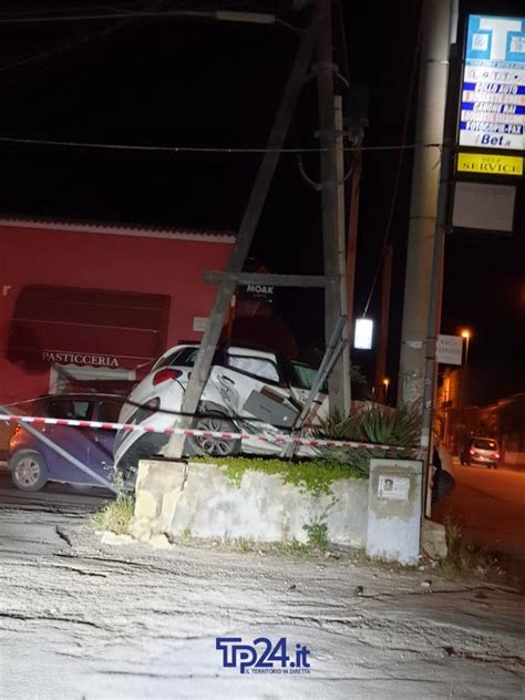 Marsala Incidente Stradale Si Scontrano Tre Auto In Via Salemi Le