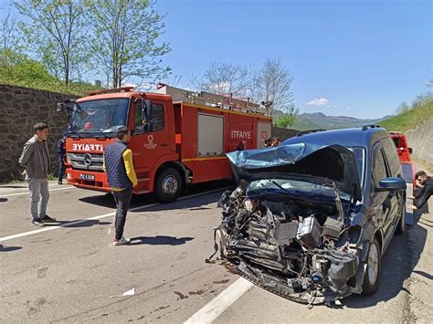 Ordu da otomobil ve hafif ticari araç çarpışması 5 yaralı Haberler