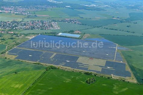 Eiche Von Oben Solarpark Bzw Solarkraftwerk Auf Feldern In Eiche Im