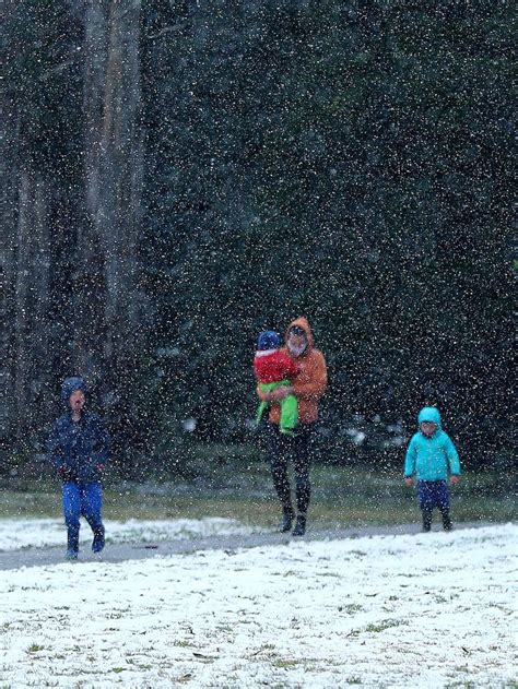 Melbourne Weather Snow Falls In Cbd As Icy Blast Crosses Victoria