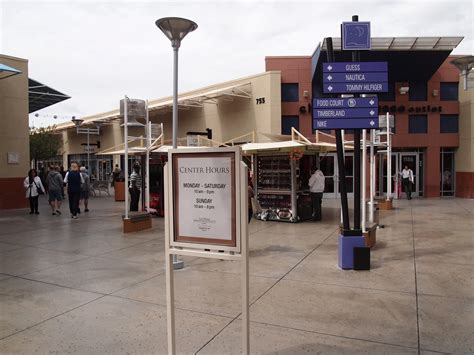 Las Vegas Premium Outlets North Food Court IUCN Water