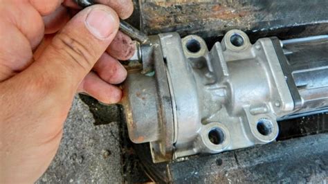 Signs Of A Bad Or Leaking Valve Cover Gasket