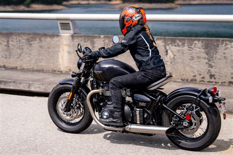 2023 Triumph Bonneville Bobber Review | First Ride | Triumph Motorcycle ...