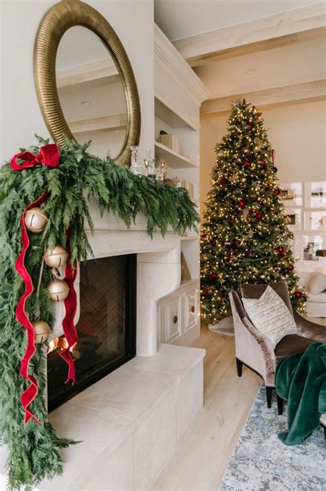 75 Inspiring Christmas Mantel Decor Ideas Digsdigs