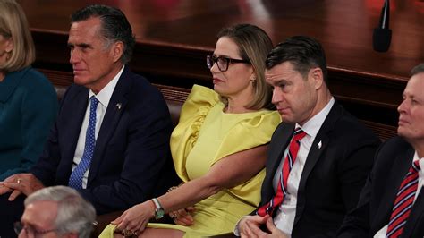 Kyrsten Sinema’s yellow dress at SOTU sparks hot takes across Twitter ...