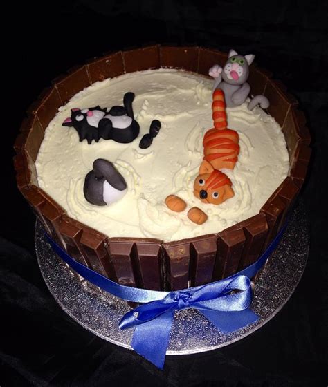 Cats In Cream Decorated Cake By Caron Eveleigh CakesDecor