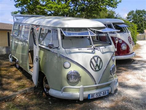 Volkswagen Kombi Vintage Vw Logo Signo En Bus Antiguo Insignia De