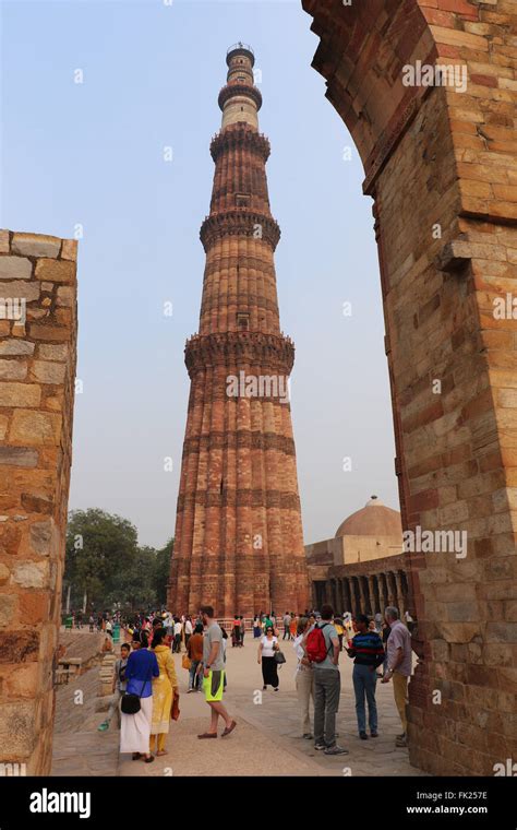 Qutub Minar A Delhi è Tra Le Più Alte E Famose Torri In Tutto Il Mondo