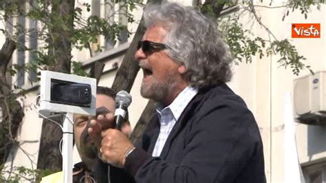 Grillo A Piombino Siamo Nel Regno Della Peste Rossa G