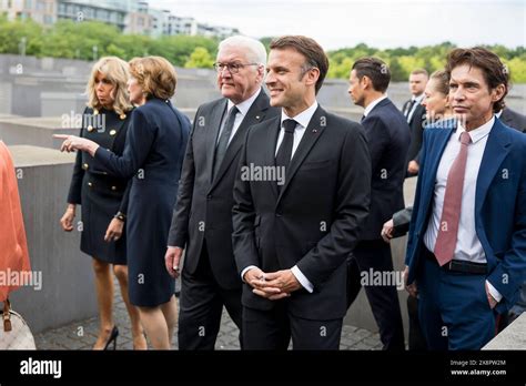 Emmanuel Macron Kranzniederlegung Am Holocaust Mahnmal Berlin