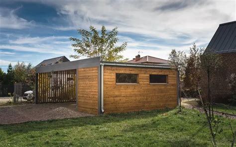 A modern carport with a utility room - Pinegard - perfekcyjny ...