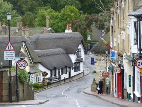 "Shanklin, Isle of Wight" by Elisabeth Deedman at PicturesofEngland.com