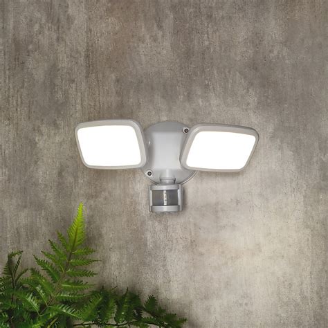 Lynn 2 Light Led Outdoor Floodlight With Pir Sensor Ip65 White