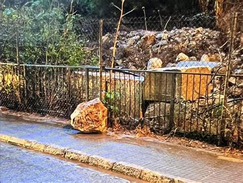 Desprendimiento De Rocas En Gibraltar Por El Mal Tiempo Obligan A