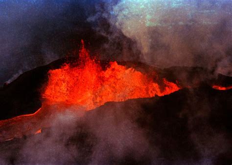 Hawaiian Volcano Mauna Loa Sends Signals It May Erupt As Earthquakes