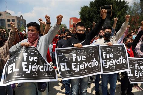 Se cumplen ocho años de la masacre de Ayotzinapa bajo la sombra de la