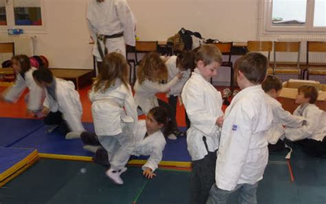 École Jean Leuduger Les élèves s initient au judo Le Télégramme