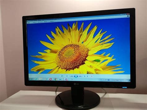 Монитор LG Flatron W2242S-PF / 22" (1680x1050) TN / VGA / VESA 75x75 ...