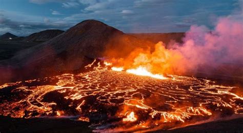 Islandia Volcán cerca de la capital entra en erupción tras una serie