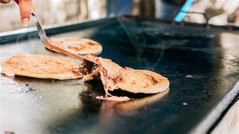 Pupusas El Plato T Pico De El Salvador Rio Grande