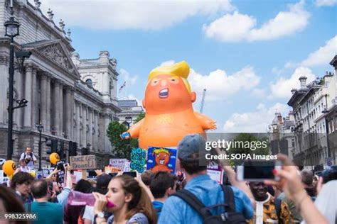 Donald Trump Balloon Photos and Premium High Res Pictures - Getty Images