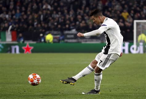 Cristiano Ronaldo Schießt Juventus Turin In Viertelfinale