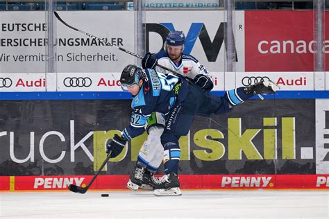 Derby Duell um Spitzenplätze Profis ERC Ingolstadt