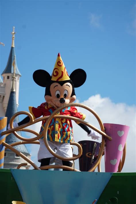 Photo of Mickey Mouse at the Disney World Parade, Orlando, Florida ...