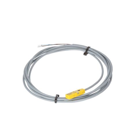 TURCK BI2 Q5 5 AP6X Proximity Sensor 3 Wire DC PNP Output 2mm