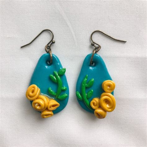 Boucles Doreilles Teal Drop Avec Embellissement Rose Jaune En Grappes