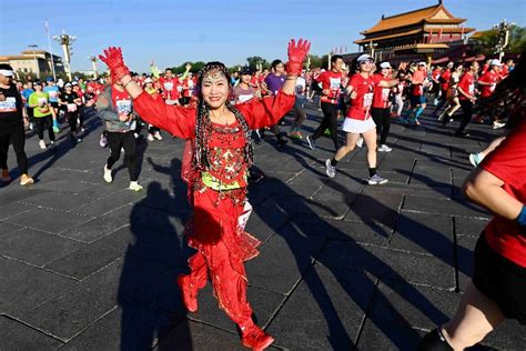 Kite Flying Competition Of 40th Weifang Intl Kite Festival Kicks Off In