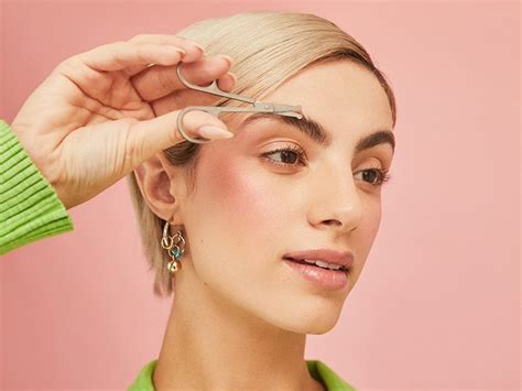 How To Trim Your Eyebrows Like The Pros In 3 Easy Steps