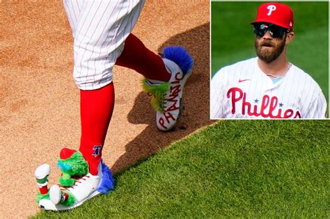 MLB Opening Day: Phillies' Bryce Harper dons Phanatic cleats