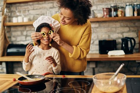 Dia Das Crian As Confira Dicas De Como Ensinar Os Pequenos A Cozinhar