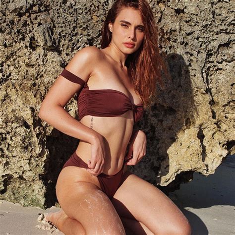 7 Super Sexy Swimsuit Poses From Max Collins