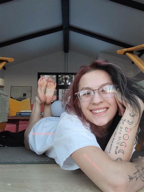 The Pose : r/FemaleFeet