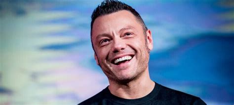 News Radioitalia Tiziano Ferro Esce Oggi Il Video Ufficiale Di