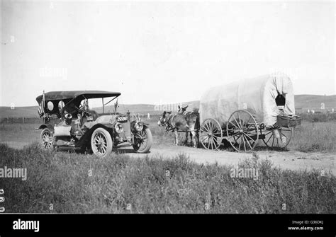 A Covered Wagon Hi Res Stock Photography And Images Alamy